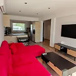 Modern 1-bedroom In With A Private Garden Ideal For Long And Remote Work