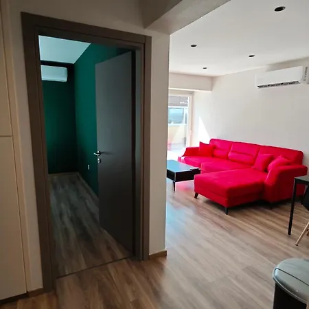 Modern 1br House With Garden Near & Airport Lejlighed *