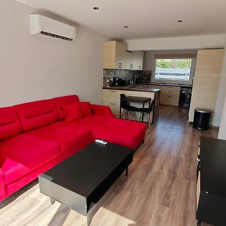 Modern 1br House With Garden Near & Airport Lárnaka