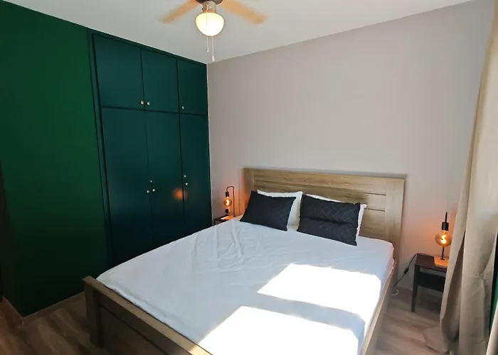 アパート Modern 1-bedroom In With A Private Garden Ideal For Long And Remote Work ラルナカ