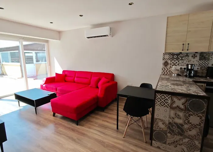 Modern 1-bedroom In With A Private Garden Ideal For Long And Remote Work アパート