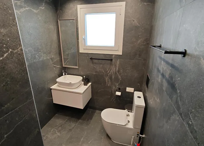 アパート Modern 1-bedroom In With A Private Garden Ideal For Long And Remote Work ラルナカ