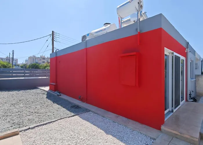 Modern 1-bedroom In With A Private Garden Ideal For Long And Remote Work * ラルナカ