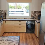 アパート Modern 1-bedroom In With A Private Garden Ideal For Long And Remote Work