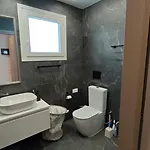 アパート Modern 1-bedroom In With A Private Garden Ideal For Long And Remote Work ラルナカ