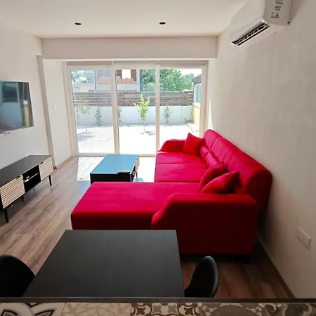 Modern 1-Bedroom Home In Larnaca With A Private Garden Ideal For Long Stays And Remote Work *
