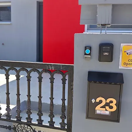 Modern 1-Bedroom Home In Larnaca With A Private Garden Ideal For Long Stays And Remote Work Larnaca