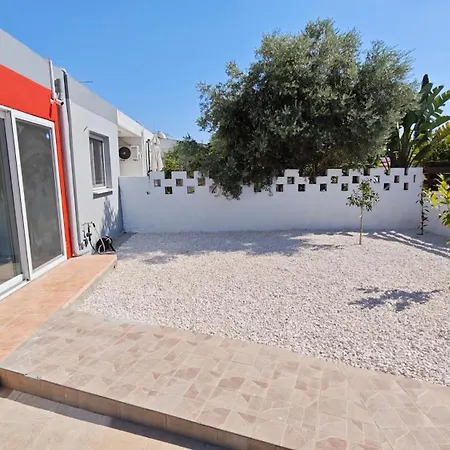 Modern 1br House With Garden Near & Airport