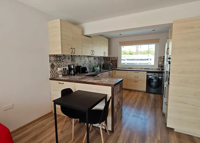 Modern 1-bedroom In With A Private Garden Ideal For Long And Remote Work 公寓