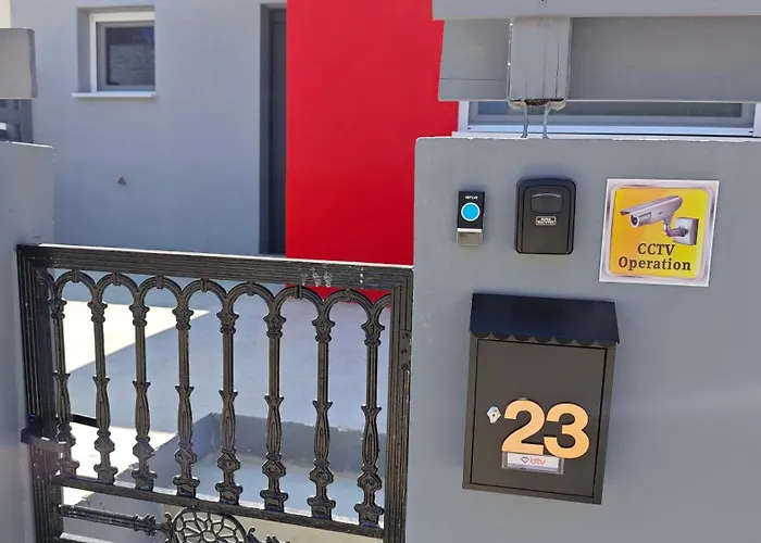 Modern 1-bedroom In With A Private Garden Ideal For Long And Remote Work Larnaka