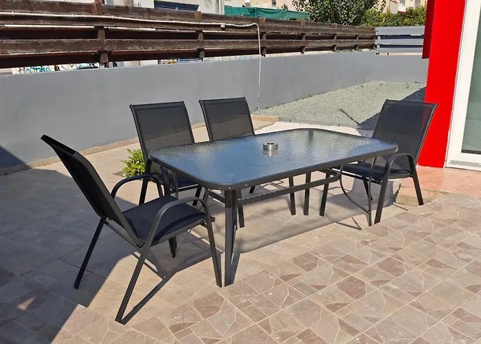 Modern 1-bedroom In With A Private Garden Ideal For Long And Remote Work Apartamento