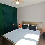 شقة Modern 1-bedroom In With A Private Garden Ideal For Long And Remote Work لارنكا