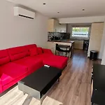 Modern 1-bedroom In With A Private Garden Ideal For Long And Remote Work لارنكا