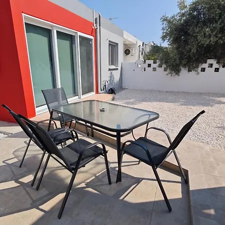 شقة Modern 1-bedroom In With A Private Garden Ideal For Long And Remote Work لارنكا