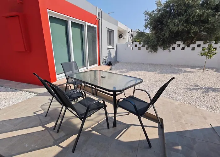 Apartment Modern 1-bedroom In With A Private Garden Ideal For Long And Remote Work Larnaca